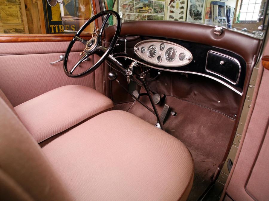 Lincoln Model KB 4-Door Sedan 1932 года  (фото 5 из 6)